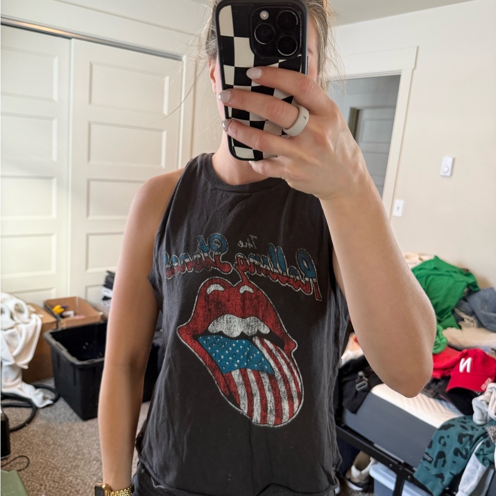 Graphic Sleeveless Black Top